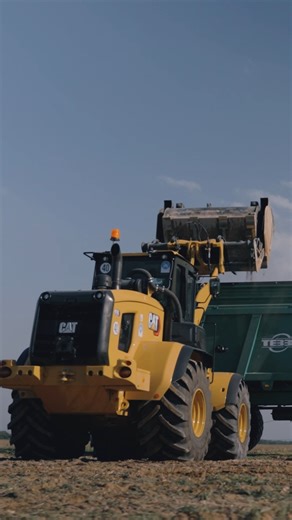 9.3K views · 132 reactions | Landwirtschaftlicher Einsatz? Kein Problem für den Radlader Cat 926  Mit seiner optionalen Joystick-Lenkung, dem integrierten Cat Wiegesystem und der Agrarbereifung macht er die Arbeit zum Kinderspiel. Bei perfekter Rundumsicht aus der Kabine auf dem ergonomischen Sitz, hast du es bequemer als daheim auf der Couch. ️ #zeppelinbaumaschinen #caterpillar #LetsDoTheWork #CatAgrar | Zeppelin Cat | Facebook