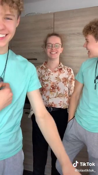 Hey, hoi, HALLO! 💬 Faye, onze zus wilde een keer mee doen 🥺