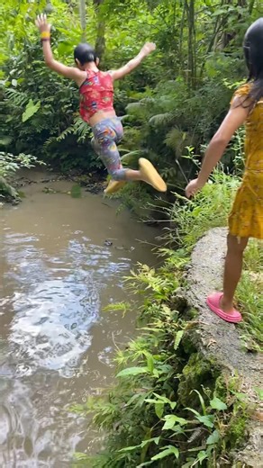 two children practicing jumping on a cliff 😱 #cliffjump #cliffjumping #shorts