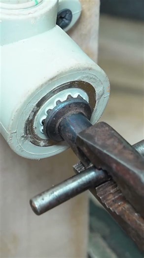 easy tips for removing pipe threads #shortsvideo