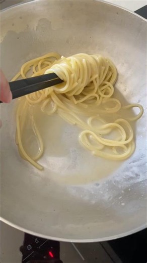 Spaghetti al burro di acciughe con 3 ingredienti un piatto gourmet in 10 minuti #food #cooking