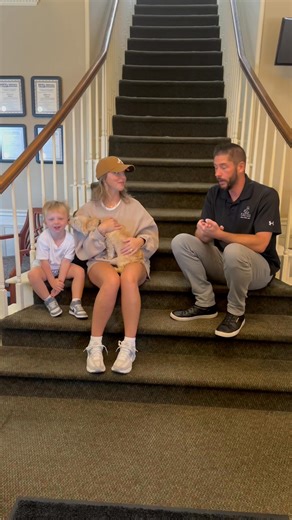 It’s Frogs 🐸 for Dogs 🐶 sponsored by Off Leash Dog Bar! Meet miss Bella! She loves to give kisses and is great with kids!! (Iggy got lots of Bella snuggles.) Adopt her today at the Capital Humane Society!! | Froggy981