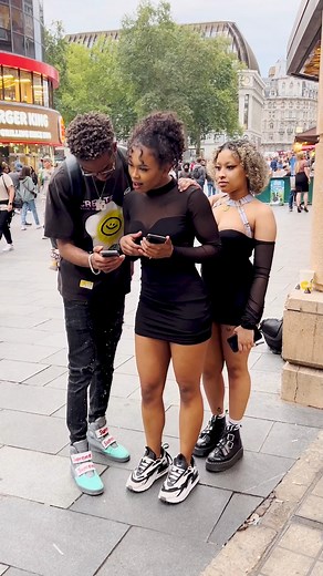 Extra Hand On Shoulder Prank!🤣 . . . #prank #shoulders #handprank #prankwars #prankvideo #pranks #funnyvideos #funny #comedy | Fashion Everyday