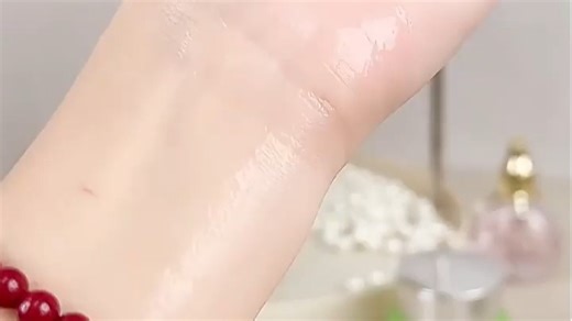 百雀羚（PECHOIN）润盈臻粹护肤套装，含洁面乳、爽肤水、面霜，适合日常保湿，缓解干燥起皮，用后肌肤柔软细腻，旅行出差必备。