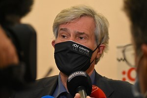 VIDEO. Vaccination anti-Covid-19 en Sarthe : le coup de gueule de Stéphane Le Foll