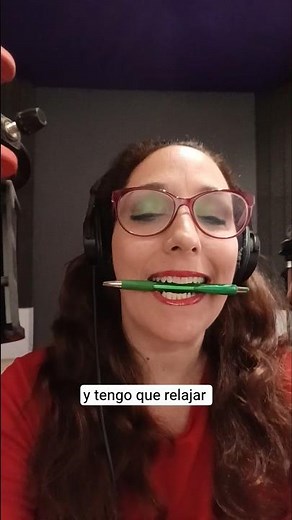 Tip 1 para hablar más claro en el micrófono o en público. Eso sí, no apretar demasiado el lápiz eh?