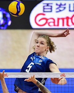 AGNIESZKA KORNELUK 🇵🇱! One of the best middle blockers of the world, she will be a core member of Team Poland at Paris 2024 in their return to the Olympic stage after 16 years. 📺 Watch the VNL replays on http://vb.tv. 📱#VNLFantasy Game: vnlfantasy.page.link/home 🛍️ Shop for VNL Merch: https://bit.ly/3V7qRgs. 🏐 #Volleyball #VNL2024 | Volleyball World