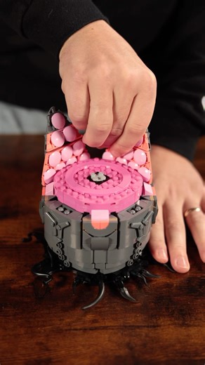 Build the Alien Egg with LEGO bricks!