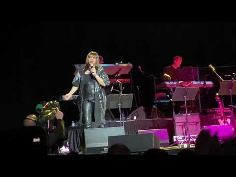 Deniece Williams performs Silly LIVE 2020