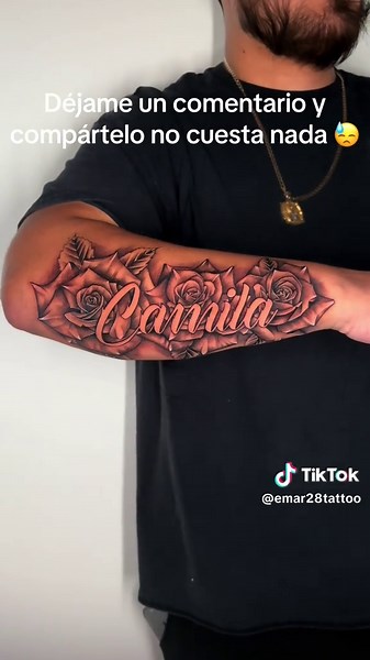 Tatuajes en el brazo con nombres de hijas