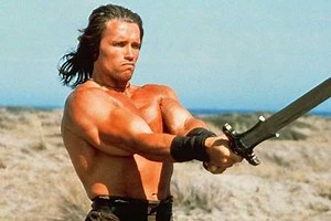 Arnold Schwarzenegger stepped back into character for a quick muscle pump. Read more about the workout, and his desire to revisit the role in a sequel, here: https://bit.ly/3gKAxcw | Men's Health Australia