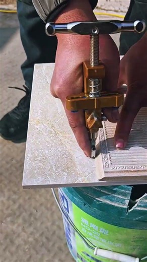 A tool that can split tiles easily #shorts