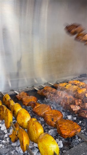 🇦🇲 Armenian BBQ, juicy and tender, served in warm fresh bread — straight from Ararat! 🔥 Come taste the tradition. 📍 620 S Glendale Ave Unit A 📞 1 818-240-3727 #AraratFishAndMeat #ArmenianBBQ #BBQWrap #GlendaleEats #FreshAndAuthentic #BBQLovers | Ararat Fish and Meat