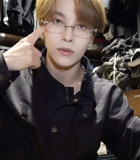 プロテイン人間と宇宙人服のパッキング動画