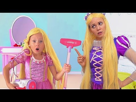 Alice helps Mommy! Princesses Playing with Cleaning Toys