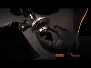 So montieren Sie Trimmerkopf oder Schneidmesser