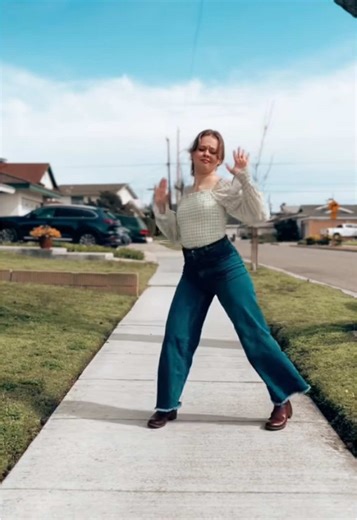 Master Retro Dance Moves with Fun Groovy Tips