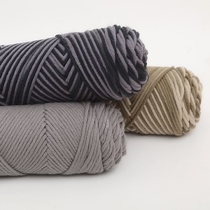 [Hot Item] Premium 8-Ply Cotton Blended Yarn Soft Chenille Yarn for Luxury Sweater and Blanket Knitting Yarn