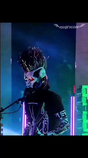 “Push It” live. Static-X.
