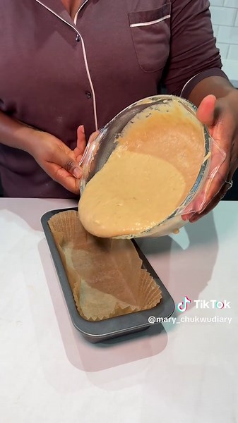 My man’s birthday is in few days and I baked this banana bread for the man who makes my whole world sweeter💛🍞Bake this for yourself and your loved ones this weekend. #bananabread #bananabreadrecipe #banana #weekend #nigeriansinuk