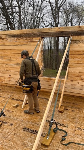 Top and final bracing done. #logcabin #logcabinbuild #construction #constructionwork #constructionsite #constructionlife #constructionworker #constructionmachinery #loghome #loghomes #loghomeliving #loghomedesign | The Roaming Lions