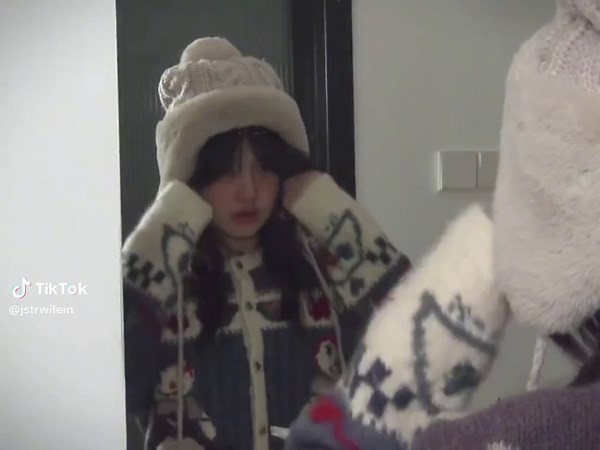 Ditto New Jeans Dance Tutorial and Season Vibes