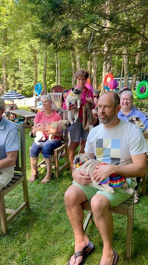 The pug version of the lady on the plane.✈️ We apologize in advance for the poor acting skills, but this is what you get when there’s an actors strike...WOOF!!🙈🙉🙊 #MotherPugger #LadyOnThePlane #Pugdashians | Pugdashians