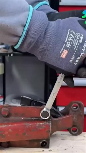 2.7K views | rusty bolt remover hacks #diy #bolt #tips #trick #fyp #foryoupage #reels #reelsfb | Smart Trick | Facebook