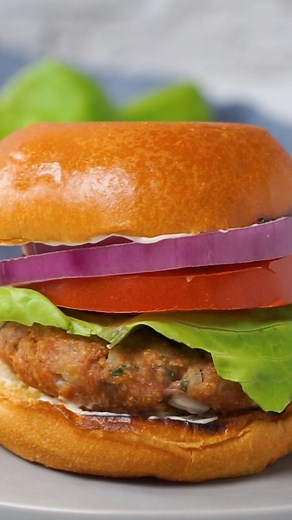 5.6K views · 192 reactions | RECIPE: https://feelgoodfoodie.net/recipe/ground-chicken-burgers/ These Ground Chicken Burgers are a great addition to any #MemorialDay cookout, and easy and quick enough to serve as a weeknight family meal! | Feel Good Foodie | Facebook