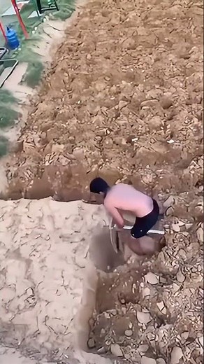 Satisfying Big Shovel Digging!#ShovelDigging #OddlySatisfying #ManualWork #SoilDigging