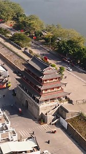 Follow the drone on a flyover of the Chaozhou ancient city in #Guangdong Province. With a history spanning over a thousand years, the area has preserved its original layout – every corner echoes stories of the past. #TravelinChina | Xi's Moments