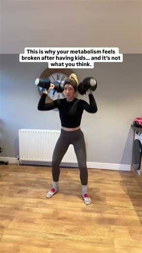 “My metabolism is broken after having kids.” I hear this from mums all the time but this is what’s really happened/happening 👇 Your metabolism isn’t broken. You’ve lost muscle mass. During pregnancy, postpartum recovery, breastfeeding, poor sleep and chronic dieting, women lose a significant amount of lean muscle. On top of that: • Women now have children later in life - the average age is early 30s • From around age 30, we naturally lose 3–8% of muscle mass per decade • Long periods of cardio-