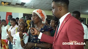 À Daloa, le Dieu des Miracles a visité dame Jeannette, qui n’arrivait pas à marcher correctement depuis 3 mois à cause d’une douleur au niveau de sa jambe gauche. Après la prière contre les œuvres de la sorcellerie, elle a reçu une force qui l’a libérée et lui a permis de recouvrer définitivement la santé. Gloire à Jésus ! #bishopomi #miracles | Bishop Ouattara Mohamed Idriss - Officiel