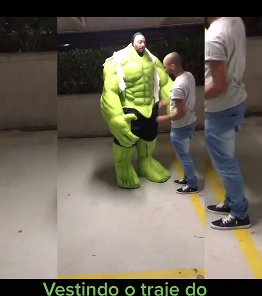Vestindo o traje do Incrível Hulk: Transformação Poderosa