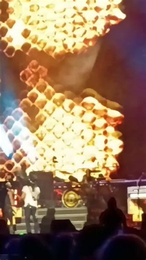 Slash Guitar Solo LIVE Clip Rogers Stadium Aug 5
