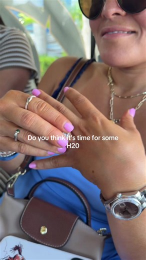 Drink Water Reminder: My Body’s Text Says H2O