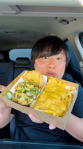 Trying Easy Street Burgers in Los Angeles for a Food Review! How does it taste? #lafood #fastfood #fastfoodreview #mukbang #mukbangeatingshow #foodreview #foodcritic #waynedang | Wayne Dang