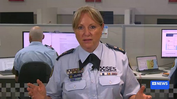 Hundreds of thousands without power as Cyclone Alfred hits