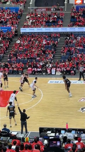 大阪エヴェッサ 残り時間いっぱい使ってゴールするボンズ選手 #shorts #大阪エヴェッサ #富山グラウジーズ#basketball #Bリーグ