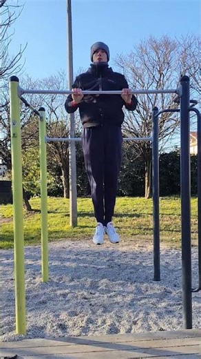 Streetworkout High Pull Ups Training! #motivation #calisthenics #sports #aestheic #muscleup#pullup