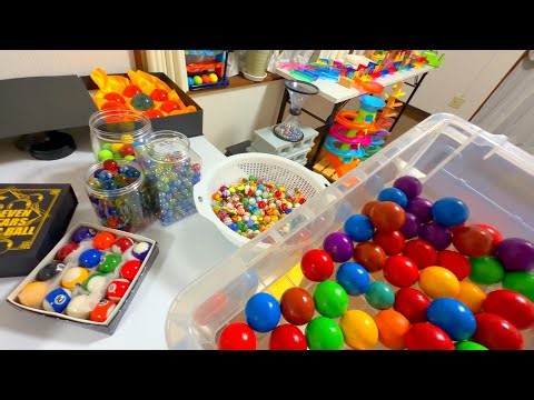 Enjoy the marble run with a professional using 10 different gimmicks.