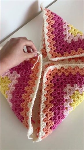 Easy things to crochet as a beginner! ☀️ #crochet #crochetbag #crochettutorial