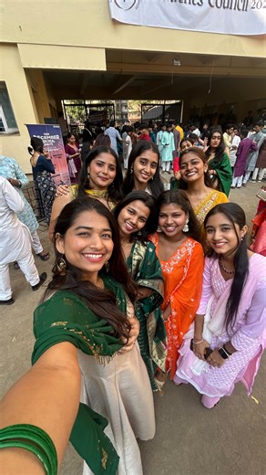 Namita Ghole on Instagram: "Saree fit check with my girls 😌🔥 Desi & unstoppable 💃🏽 . . . (Reels, dance, college, collegefest, kelkar, dimensions, instagram, viral, explore, explore page, viral reels, new, fit check, saree day) . . . #newmovie #retro #explore #trending #foryou #explorepage #reels #viral #instagram #fyp #trendingreels #instagrameels #explorepage✨ #viralvídeo #insta #collegefest #kelkar #vaze #vazekelkar #dimensions #dimensionsfest #dimensionsfest2025 #fitcheck #sareeday #colle