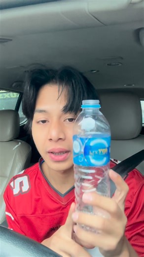 Umar Wijaya on Instagram: "akuu sihh selalu minum ini yanh @softride.official setiap harii buatt menuhin kebutuhan air minerall akuu nihh"