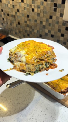Delicious Beef Lasagna with Spinach and Feta
