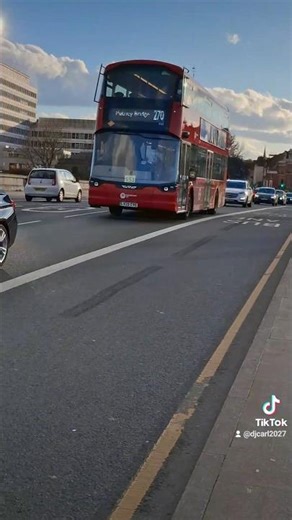 270 GOING TOWARDS PUTNEY BRIDGE SPOTTED AROUND PUTNEY BRIDGE (With Horns , Flashes & Assault Alarms)
