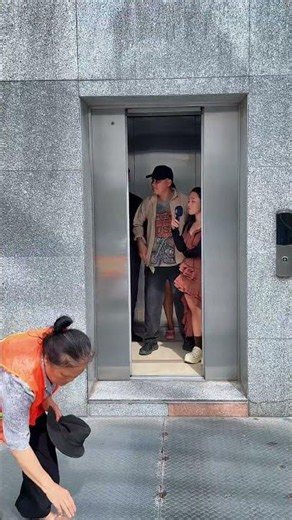 HaiKind - He Rushed to Get the Elevator First #haikind #kindness #respect
