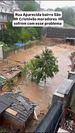 Jana Guedes on Instagram: "🚧 Obra inacabada na Rua Aparecida causa transtornos no bairro São Cristóvão Os moradores da Rua Aparecida, no bairro São Cristóvão, estão sofrendo com alagamentos constantes em razão de uma obra que foi iniciada e não concluída. A cada chuva, a situação se agrava: água invade residências, ruas ficam intransitáveis e famílias convivem com o medo e o prejuízo. Vídeo enviado por moradores dia 25/12/25."
