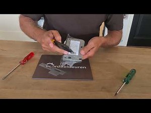 Hoe draai je de dagschoot van een insteekslot om? (schuine lip van een loopslot)