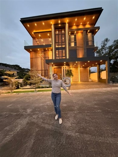 Luxury Smart House in South Forbes Mansion Silang Cavite Price. 92M L.A. 319sqm F.A. 700sqm Details and Full House tour in Youtube Homesearch Philippines and in comment section. 📞Please Call for viewing 09467017365 09158977742 Please follow me here and subscribe na din po here sa Youtube, para makita nyo mga new houses on the market.🙏❤️ #houseforsale #houseforsalephilippines #HouseAndLotForSale #silangcavite #cavite #SouthForbes #southforbesgolfcity #ModernHouseForSale | HomeSearchPh